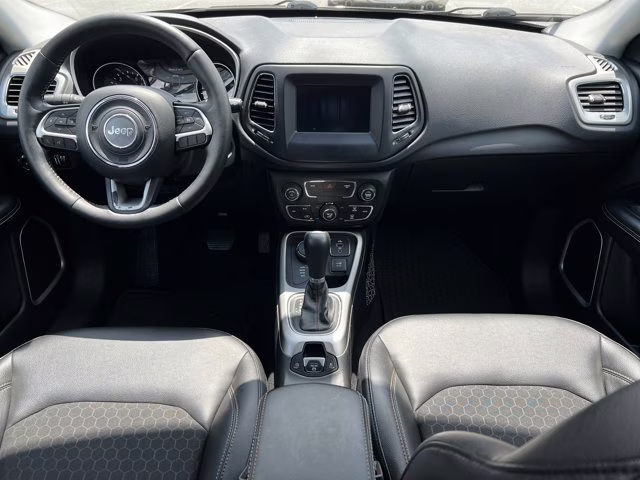 2018 Granite Crystal Metallic Clearcoat Jeep Compass Latitude 4X4 SUV