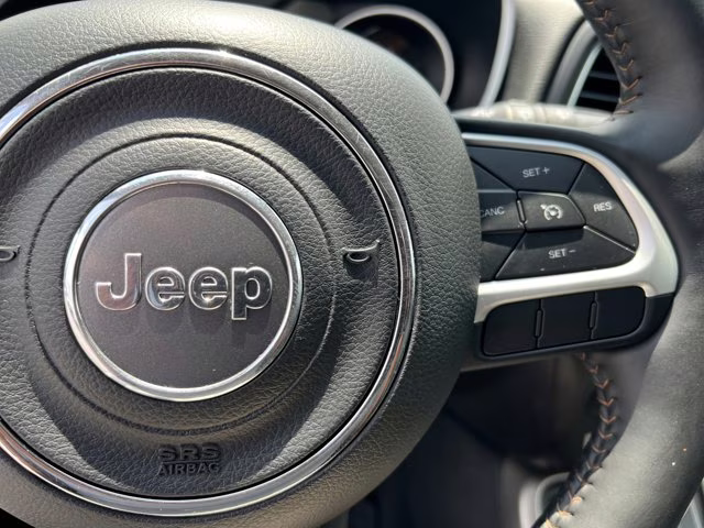 2018 Granite Crystal Metallic Clearcoat Jeep Compass Latitude 4X4 SUV