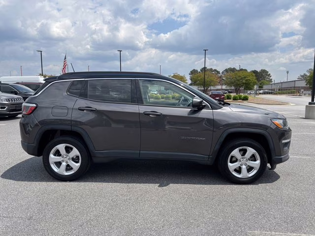2018 Granite Crystal Metallic Clearcoat Jeep Compass Latitude 4X4 SUV