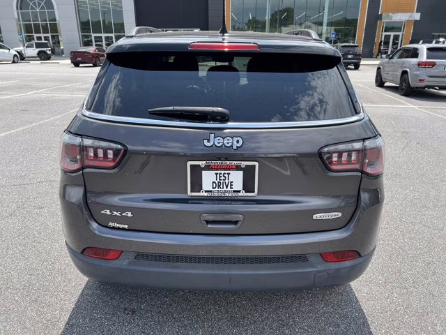 2018 Granite Crystal Metallic Clearcoat Jeep Compass Latitude 4X4 SUV