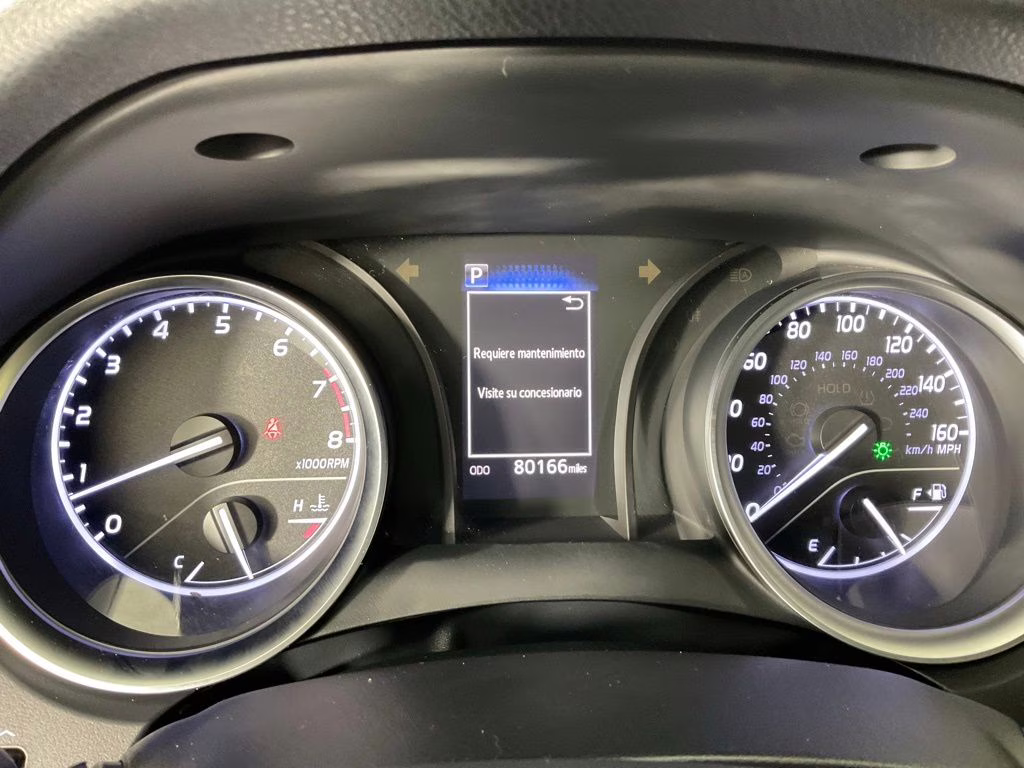 2018 Super White Toyota Camry SE FWD Sedan