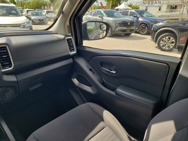 2023 Gun Metallic Nissan Frontier SV 4X4 Truck