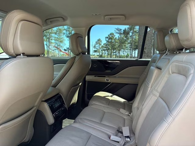 2020 White Metallic Lincoln Aviator Reserve AWD SUV