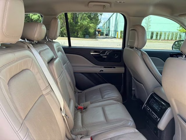 2020 White Metallic Lincoln Aviator Reserve AWD SUV