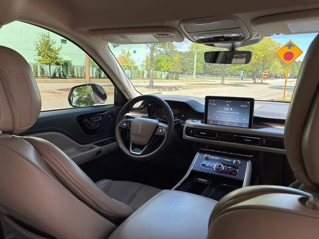 2020 White Metallic Lincoln Aviator Reserve AWD SUV