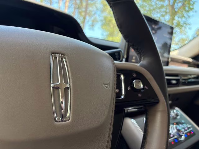 2020 White Metallic Lincoln Aviator Reserve AWD SUV