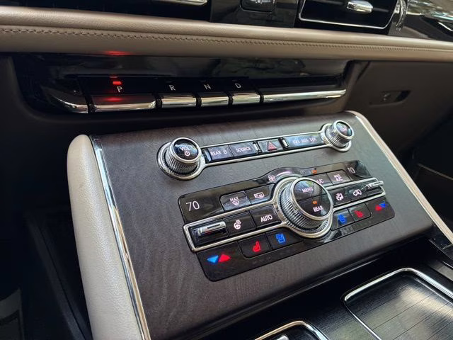 2020 White Metallic Lincoln Aviator Reserve AWD SUV