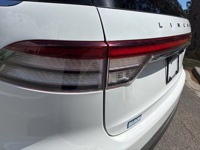 2020 White Metallic Lincoln Aviator Reserve AWD SUV