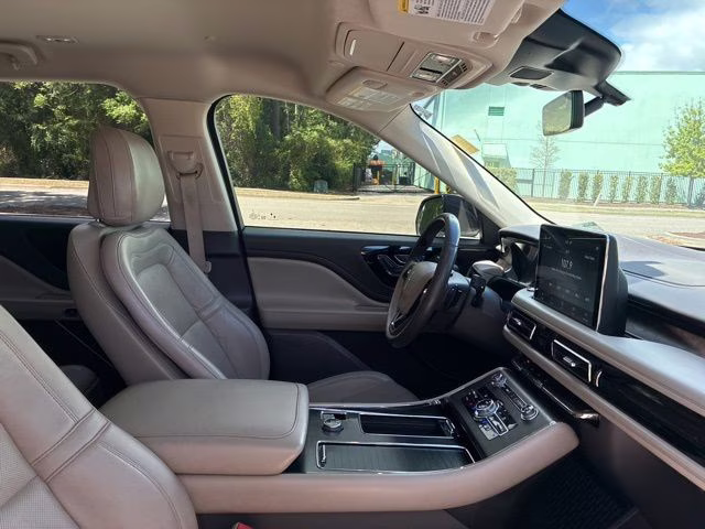 2020 White Metallic Lincoln Aviator Reserve AWD SUV