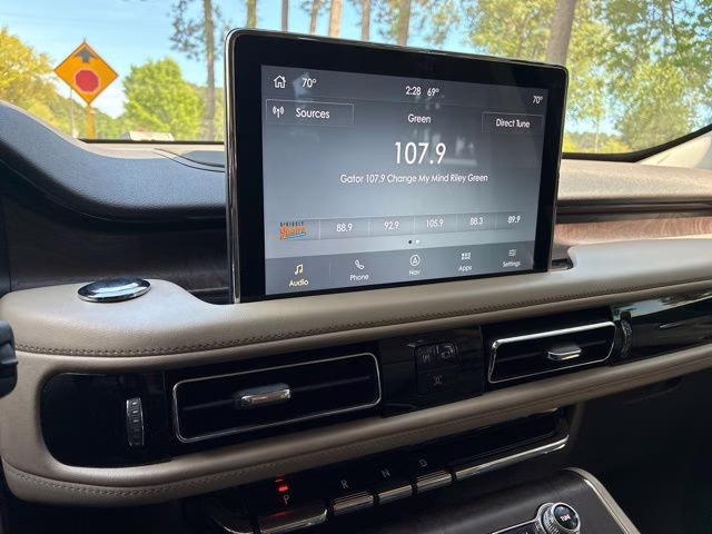 2020 White Metallic Lincoln Aviator Reserve AWD SUV