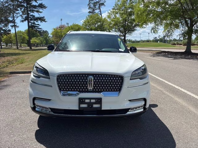 2020 White Metallic Lincoln Aviator Reserve AWD SUV