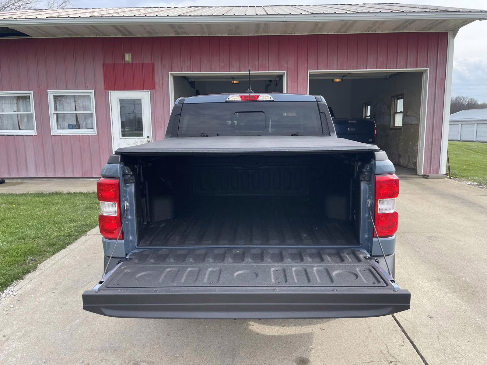 2024 Azure Gray Metallic Tri-Coat Ford Maverick LARIAT AWD Truck