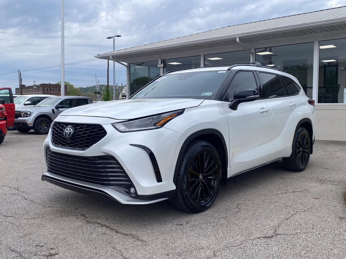 2023 Wind Chill Pearl Toyota Highlander XSE AWD SUV