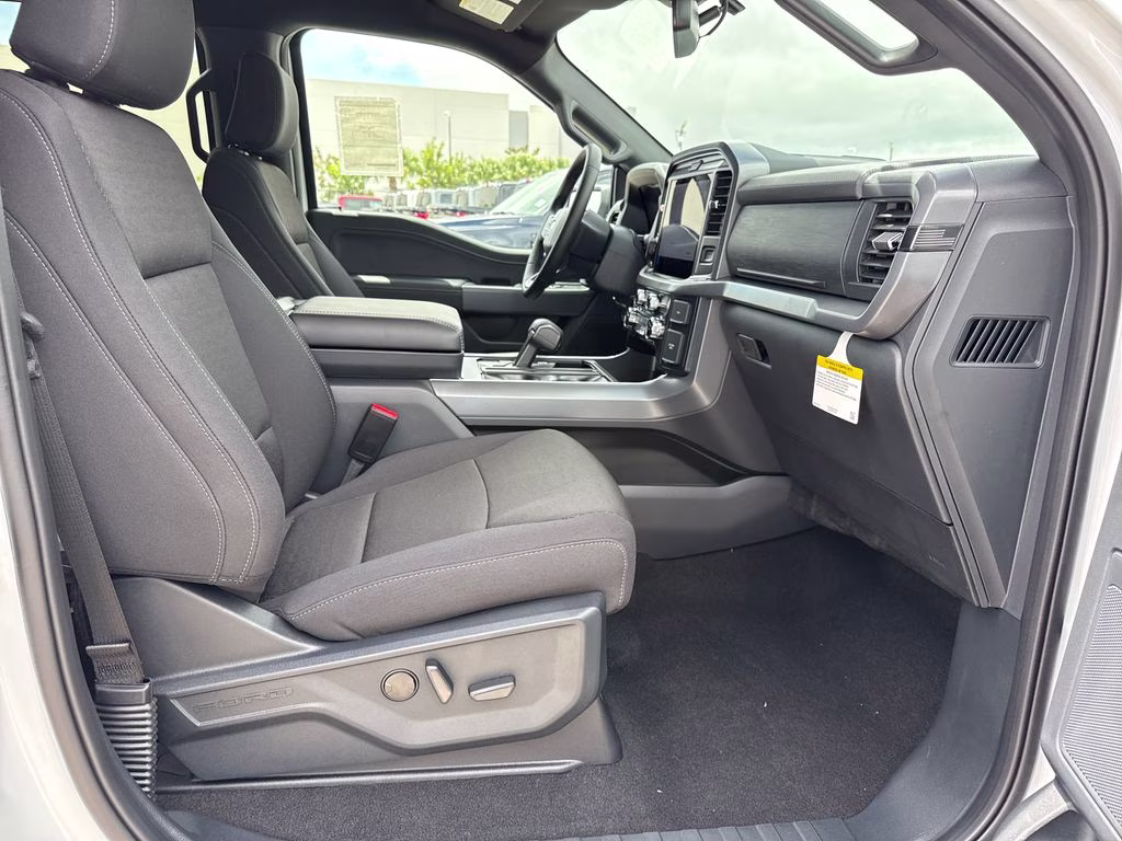 2026 Oxford White Ford F-150 XLT 4X4 Truck