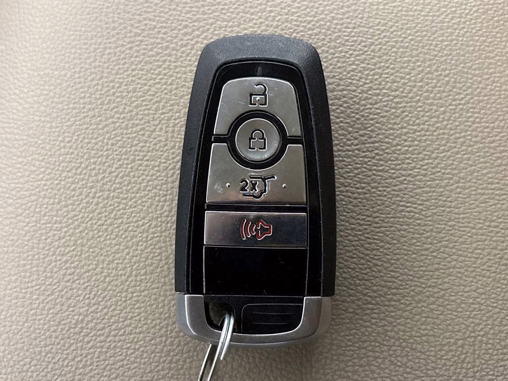 2024 White Metallic Ford Expedition Max XLT 4X4 SUV