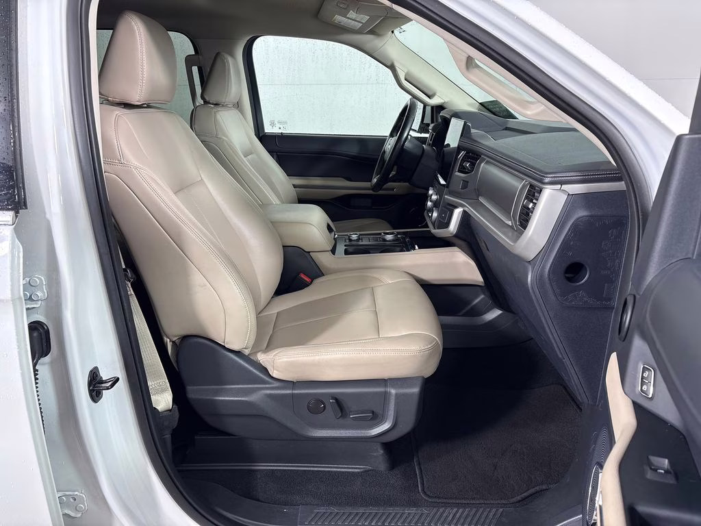 2024 White Metallic Ford Expedition Max XLT 4X4 SUV