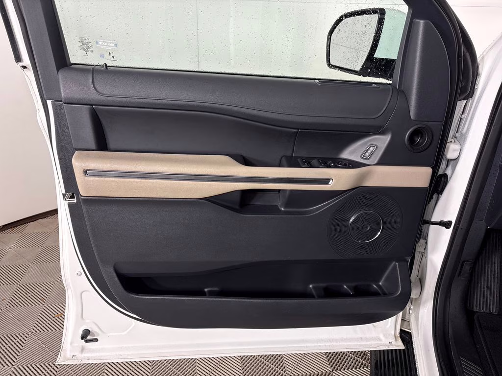 2024 White Metallic Ford Expedition Max XLT 4X4 SUV