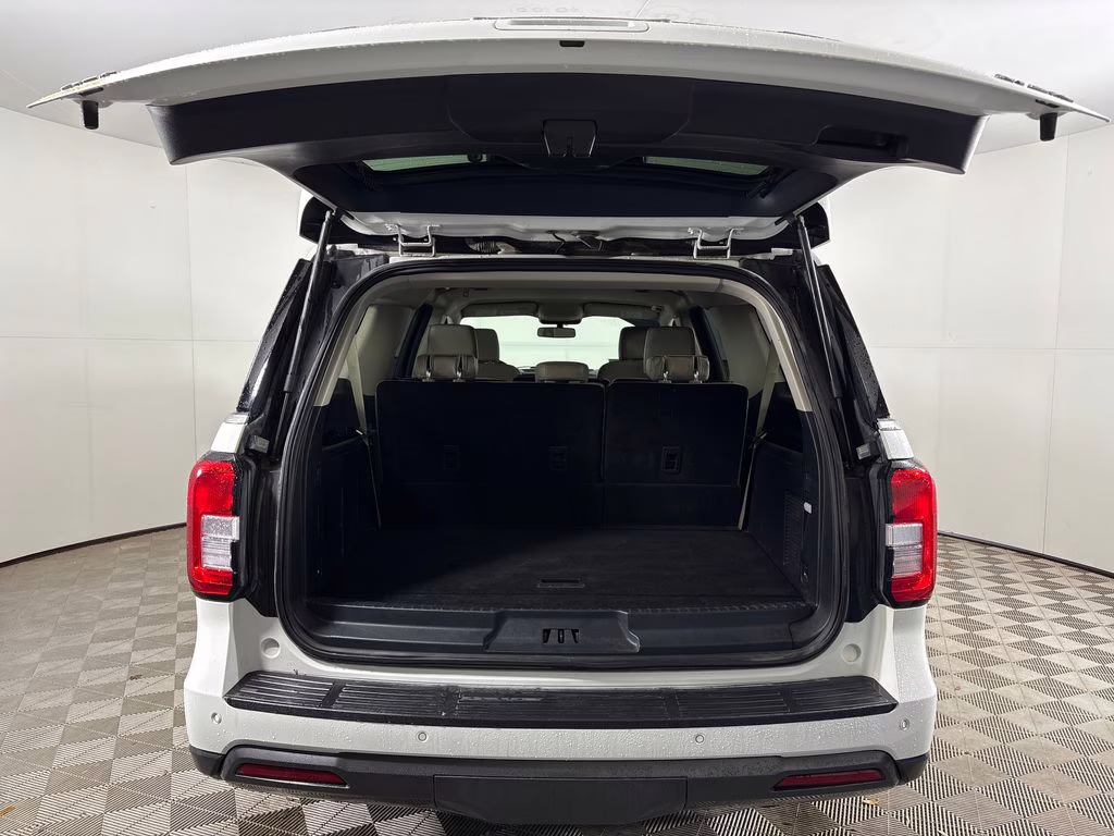 2024 White Metallic Ford Expedition Max XLT 4X4 SUV