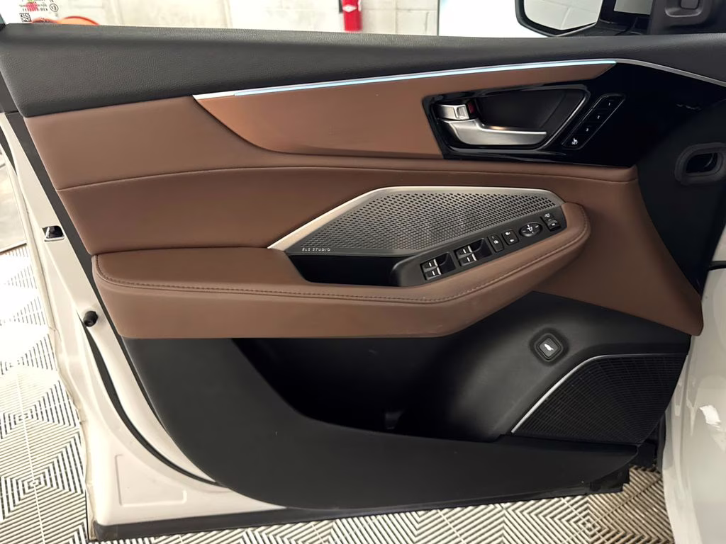 2022 Platinum White Pearl Acura MDX Technology AWD SUV