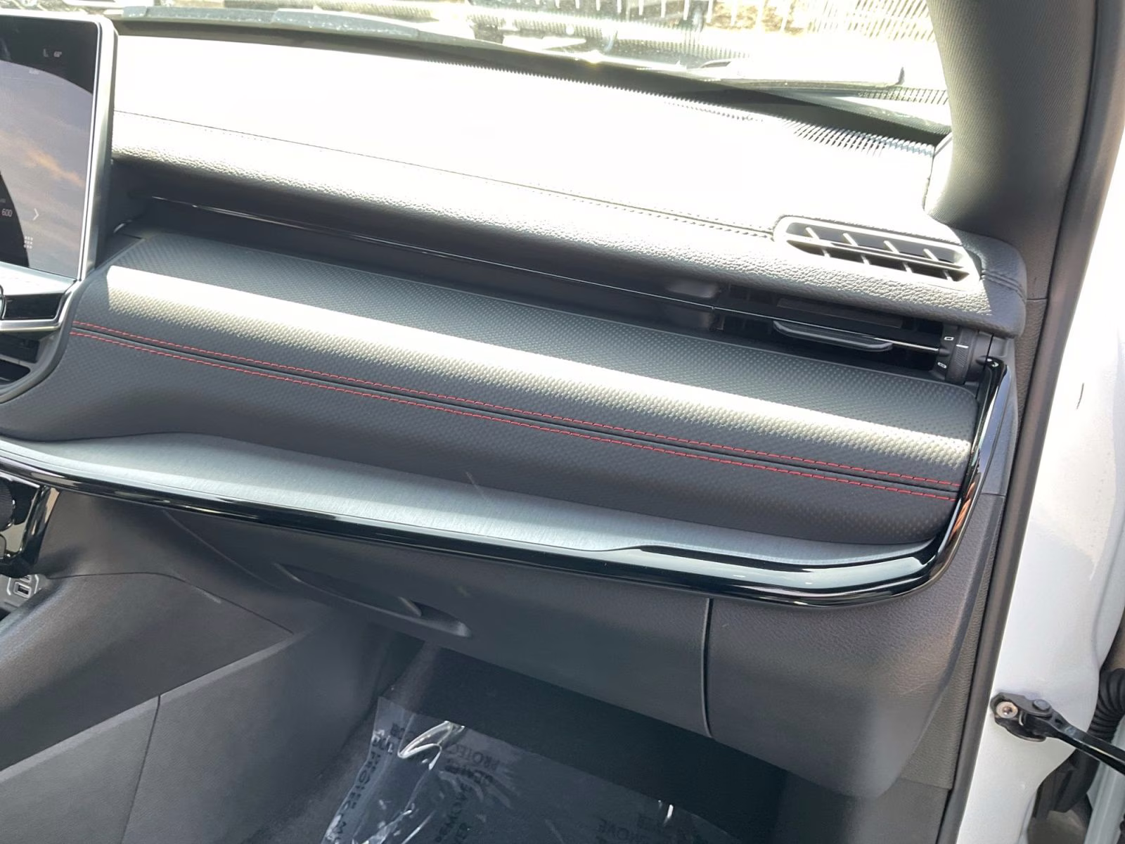 2026 Bright White Clearcoat Jeep Compass Trailhawk 4X4 SUV