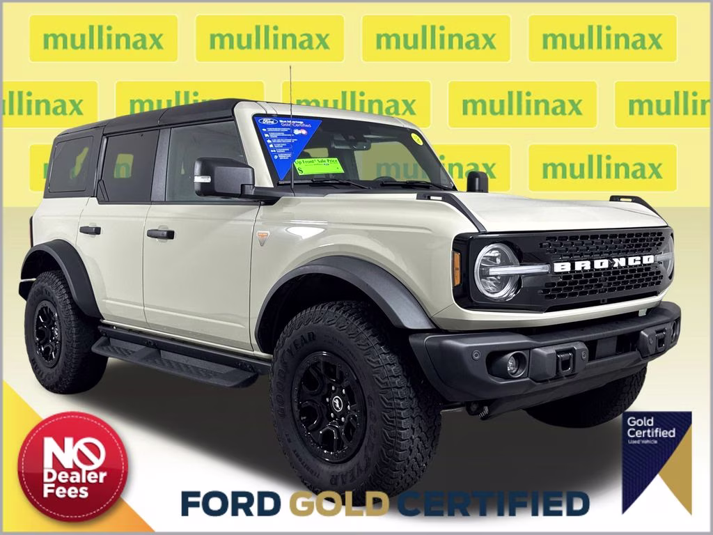 2025 Desert Sand Ford Bronco Badlands 4X4 SUV