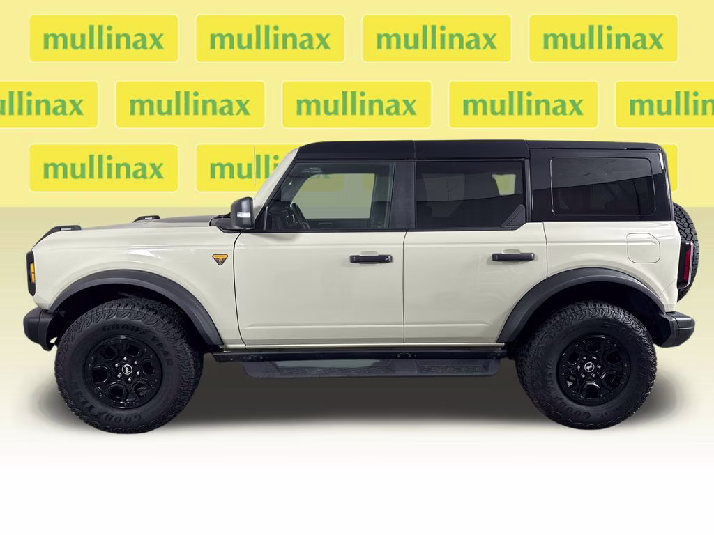 2025 Desert Sand Ford Bronco Badlands 4X4 SUV