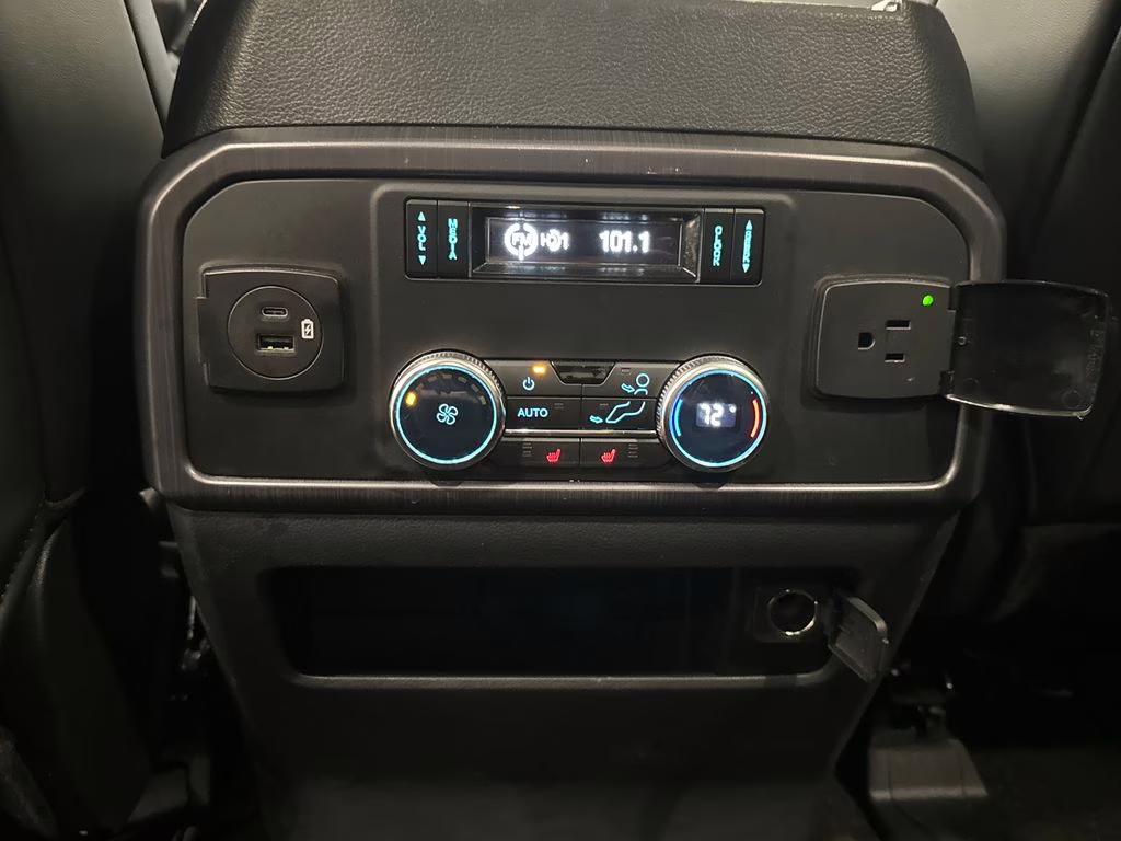 2022 White Metallic Ford Expedition Platinum 4X4 SUV