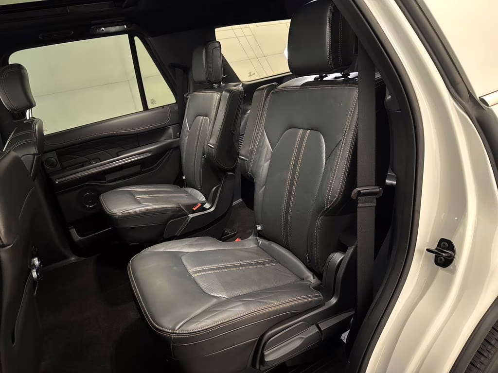 2022 White Metallic Ford Expedition Platinum 4X4 SUV