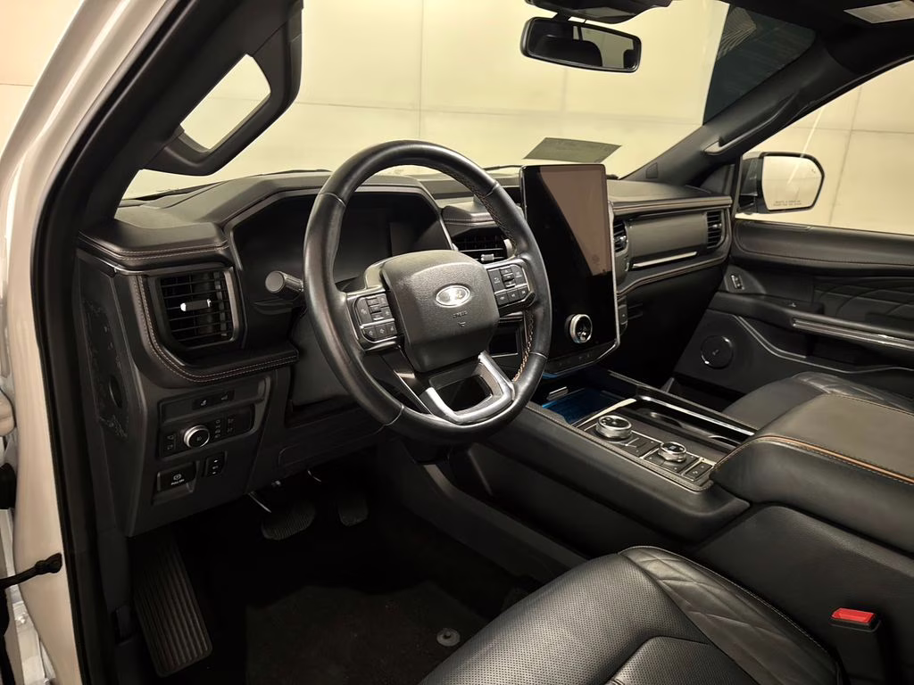 2022 White Metallic Ford Expedition Platinum 4X4 SUV