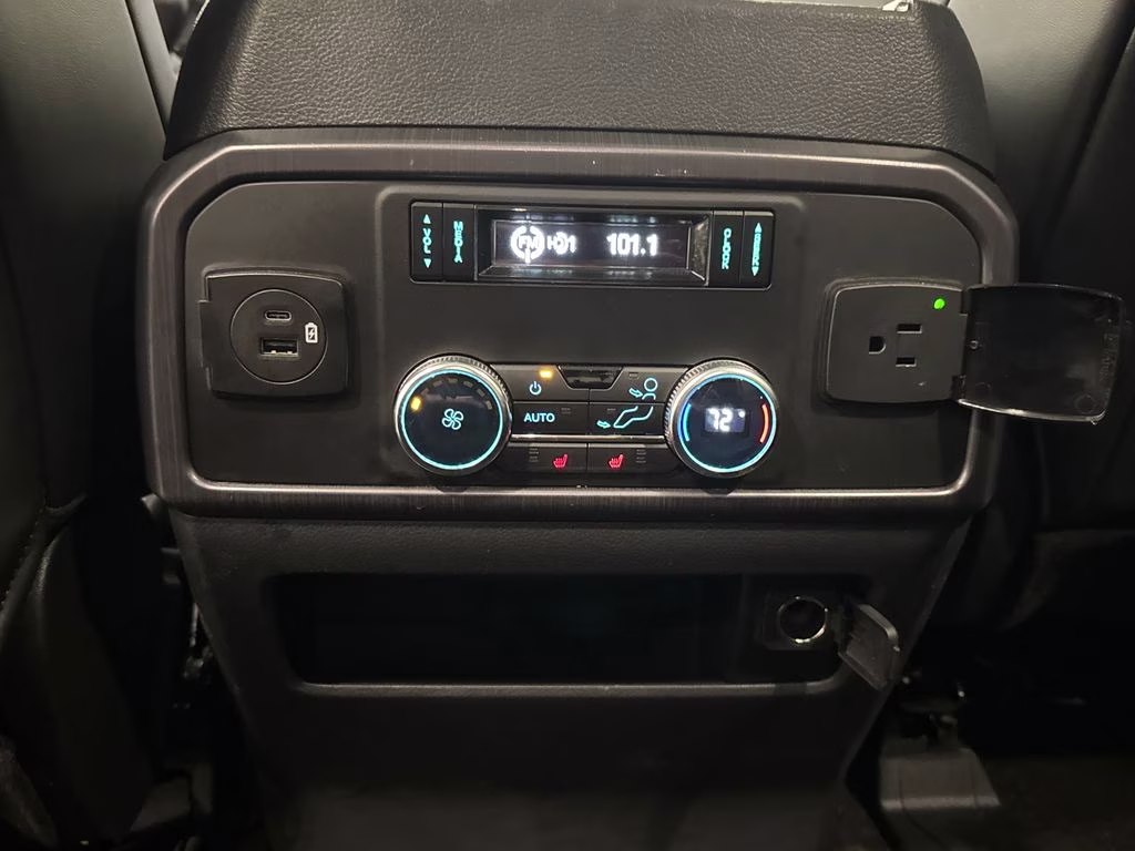 2022 White Metallic Ford Expedition Platinum 4X4 SUV
