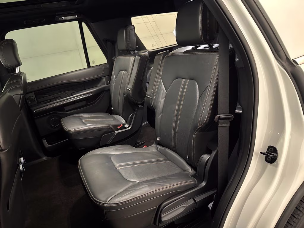 2022 White Metallic Ford Expedition Platinum 4X4 SUV