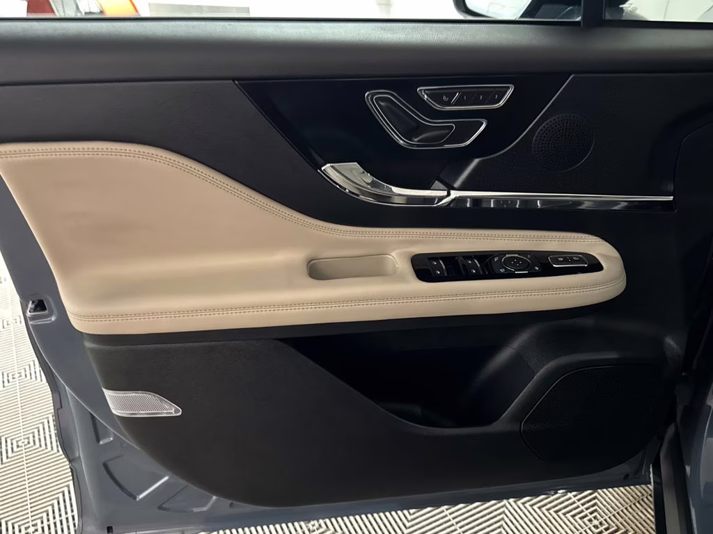 2025 Whisper Blue Metallic Clearcoat Lincoln Corsair Premiere AWD SUV