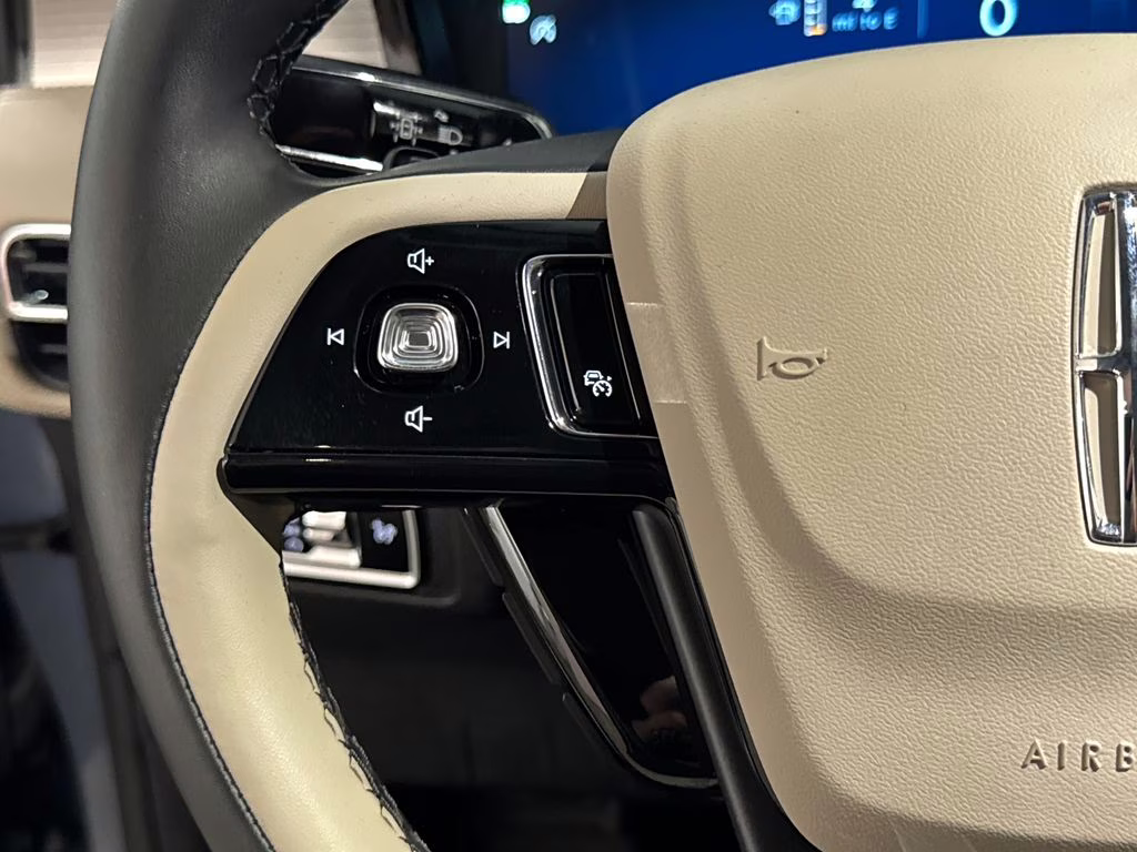 2025 Whisper Blue Metallic Clearcoat Lincoln Corsair Premiere AWD SUV