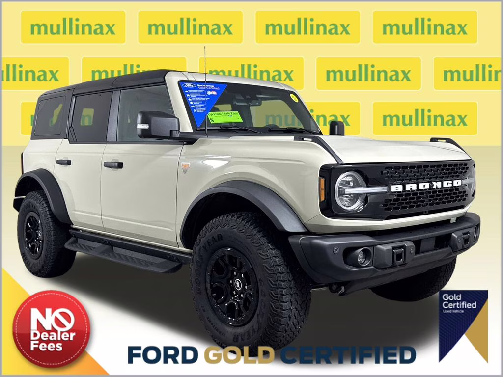 2025 Desert Sand Ford Bronco Badlands 4X4 SUV