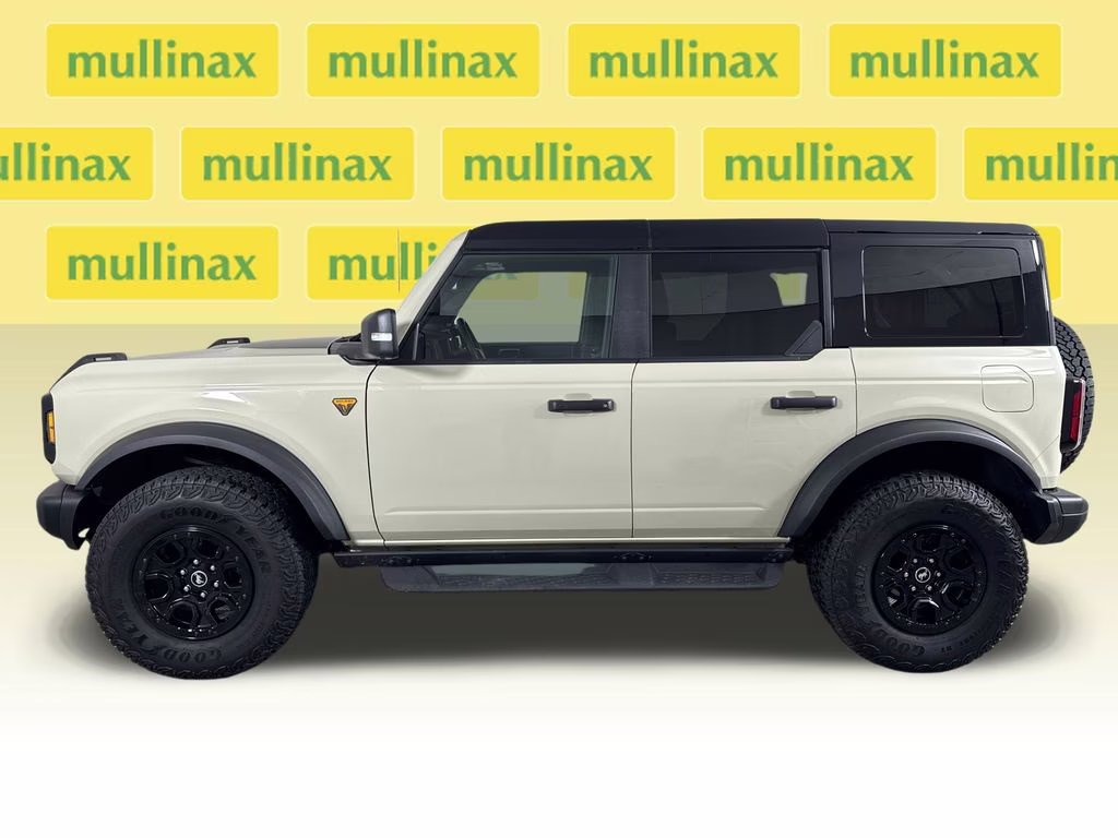 2025 Desert Sand Ford Bronco Badlands 4X4 SUV