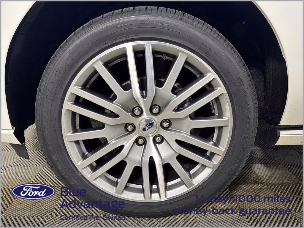 2022 White Metallic Ford Expedition Platinum 4X4 SUV