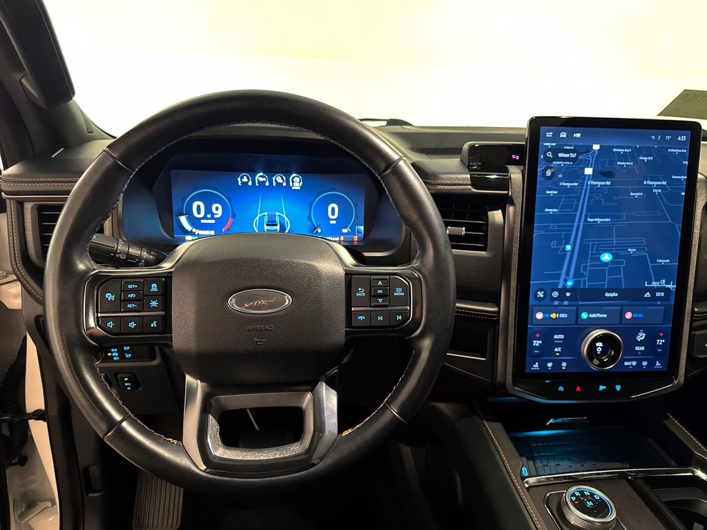 2022 White Metallic Ford Expedition Platinum 4X4 SUV