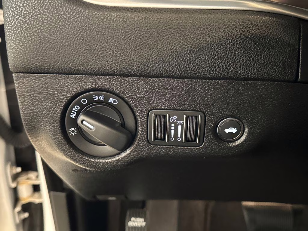 2019 White Knuckle Clearcoat Dodge Charger SXT RWD Sedan