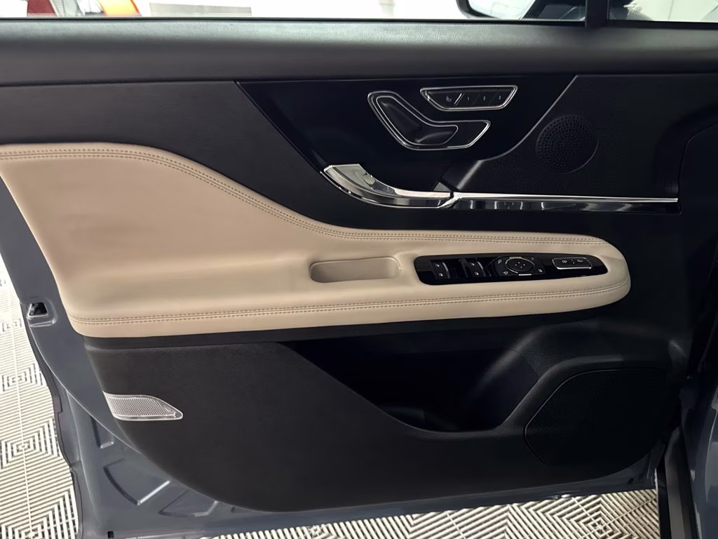 2025 Whisper Blue Metallic Clearcoat Lincoln Corsair Premiere AWD SUV