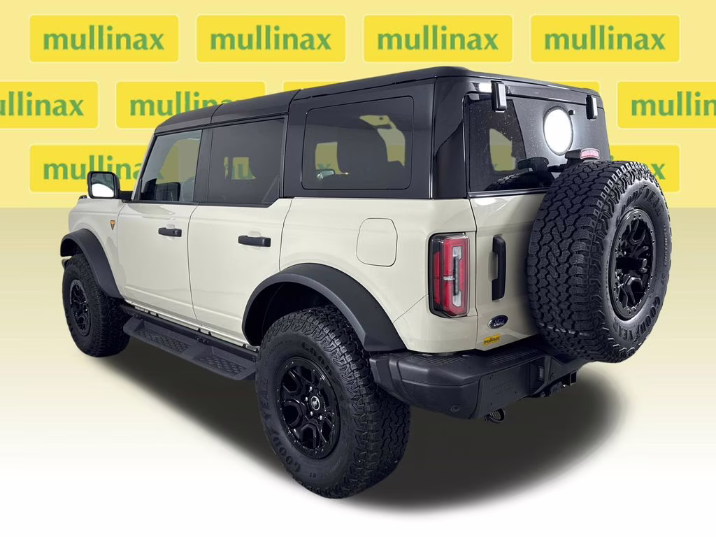 2025 Desert Sand Ford Bronco Badlands 4X4 SUV