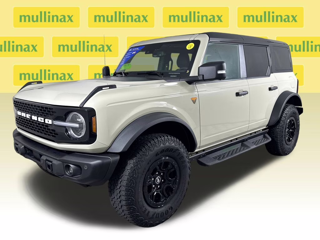 2025 Desert Sand Ford Bronco Badlands 4X4 SUV