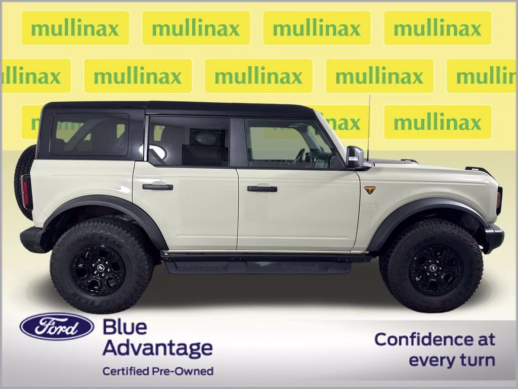 2025 Desert Sand Ford Bronco Badlands 4X4 SUV