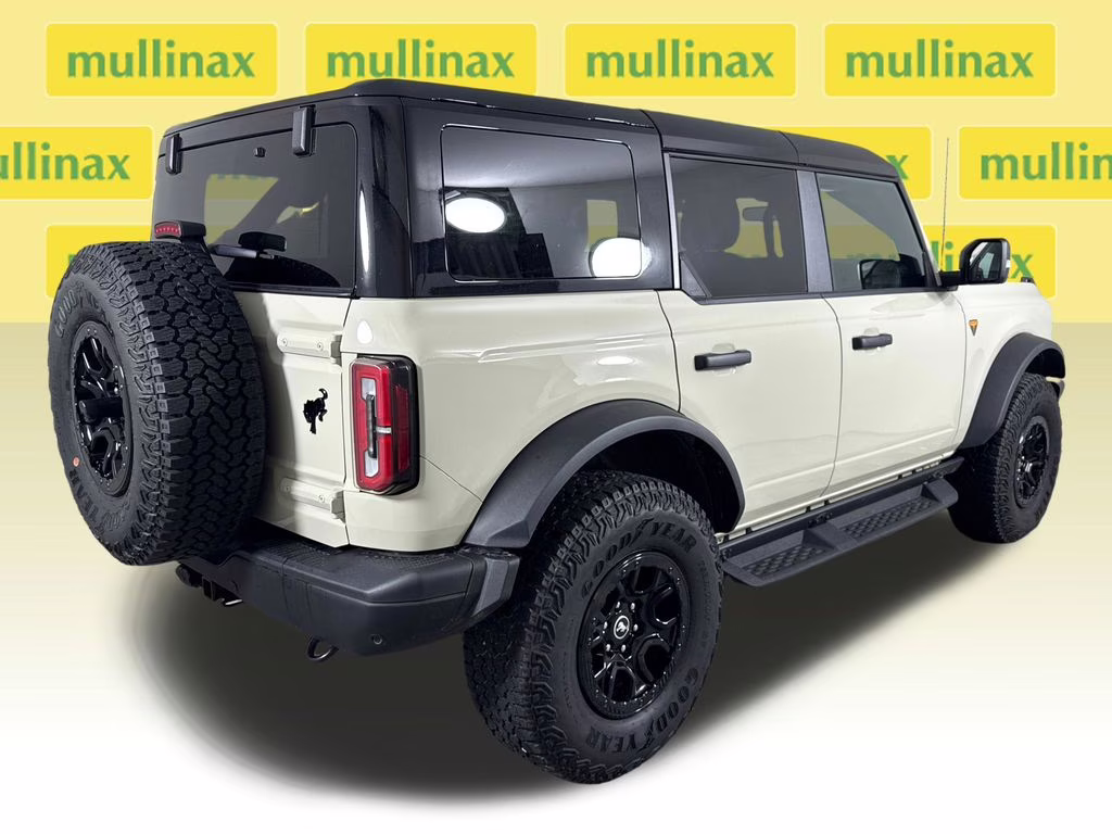 2025 Desert Sand Ford Bronco Badlands 4X4 SUV