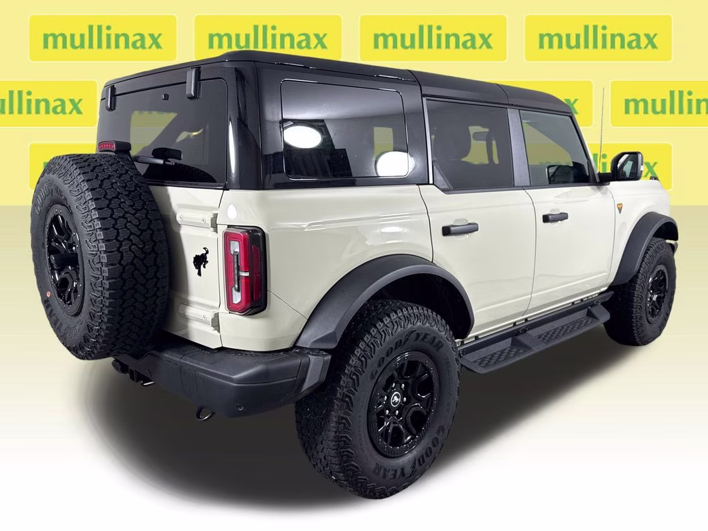 2025 Desert Sand Ford Bronco Badlands 4X4 SUV
