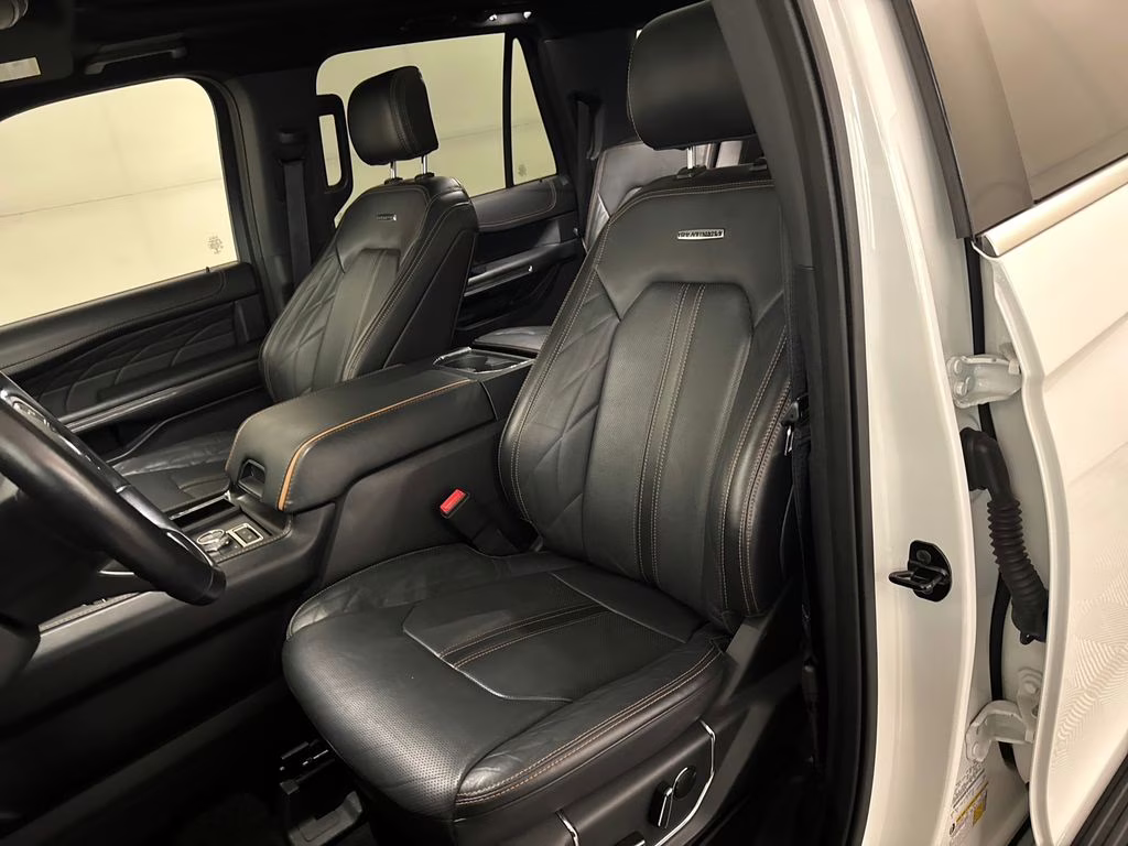 2022 White Metallic Ford Expedition Platinum 4X4 SUV