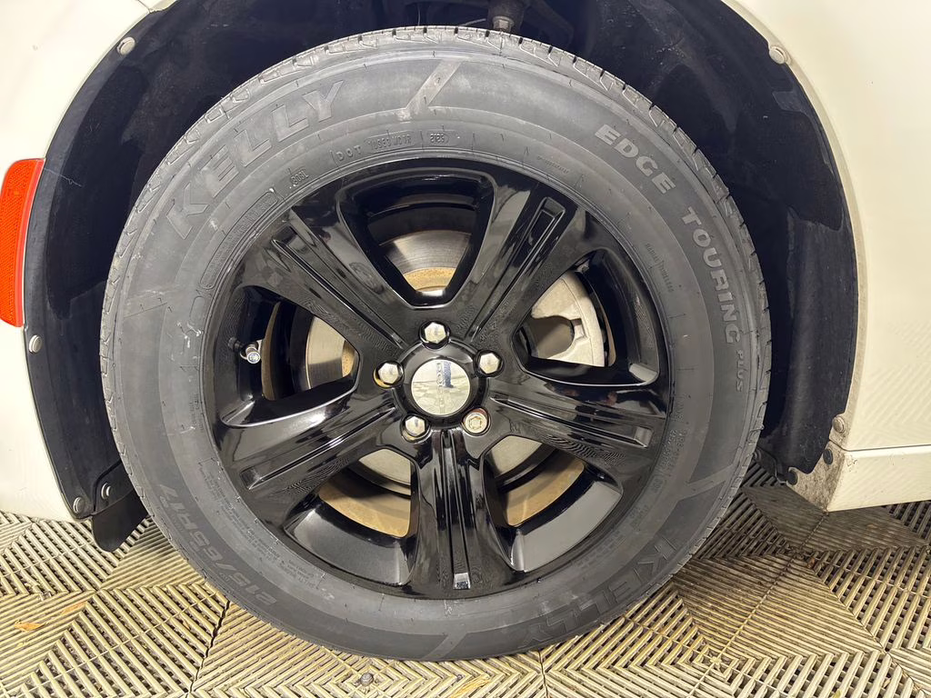 2019 White Knuckle Clearcoat Dodge Charger SXT RWD Sedan