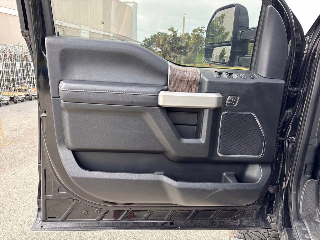 2019 Agate Black Metallic Ford Super Duty F-250 SRW Lariat 4X4 Truck