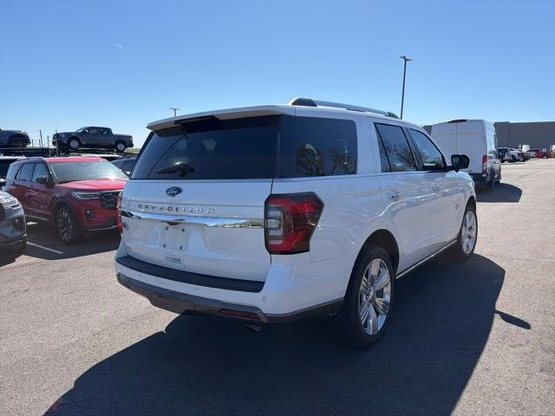 2024 Star White Metallic Tri-Coat Ford Expedition King Ranch 4X4 SUV
