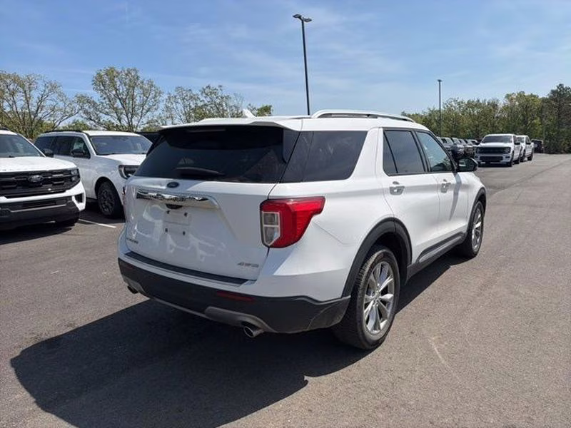 2021 Star White Metallic Tri-Coat Ford Explorer Limited 4X4 SUV