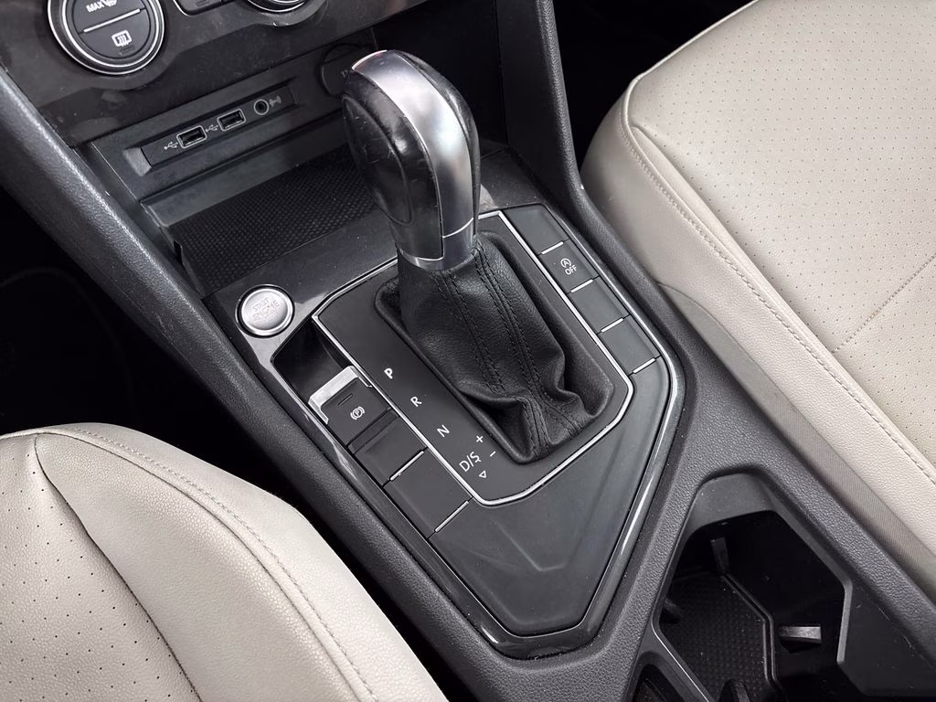 2019 Dark Moss Green Metallic Volkswagen Tiguan 2.0T SE FWD SUV